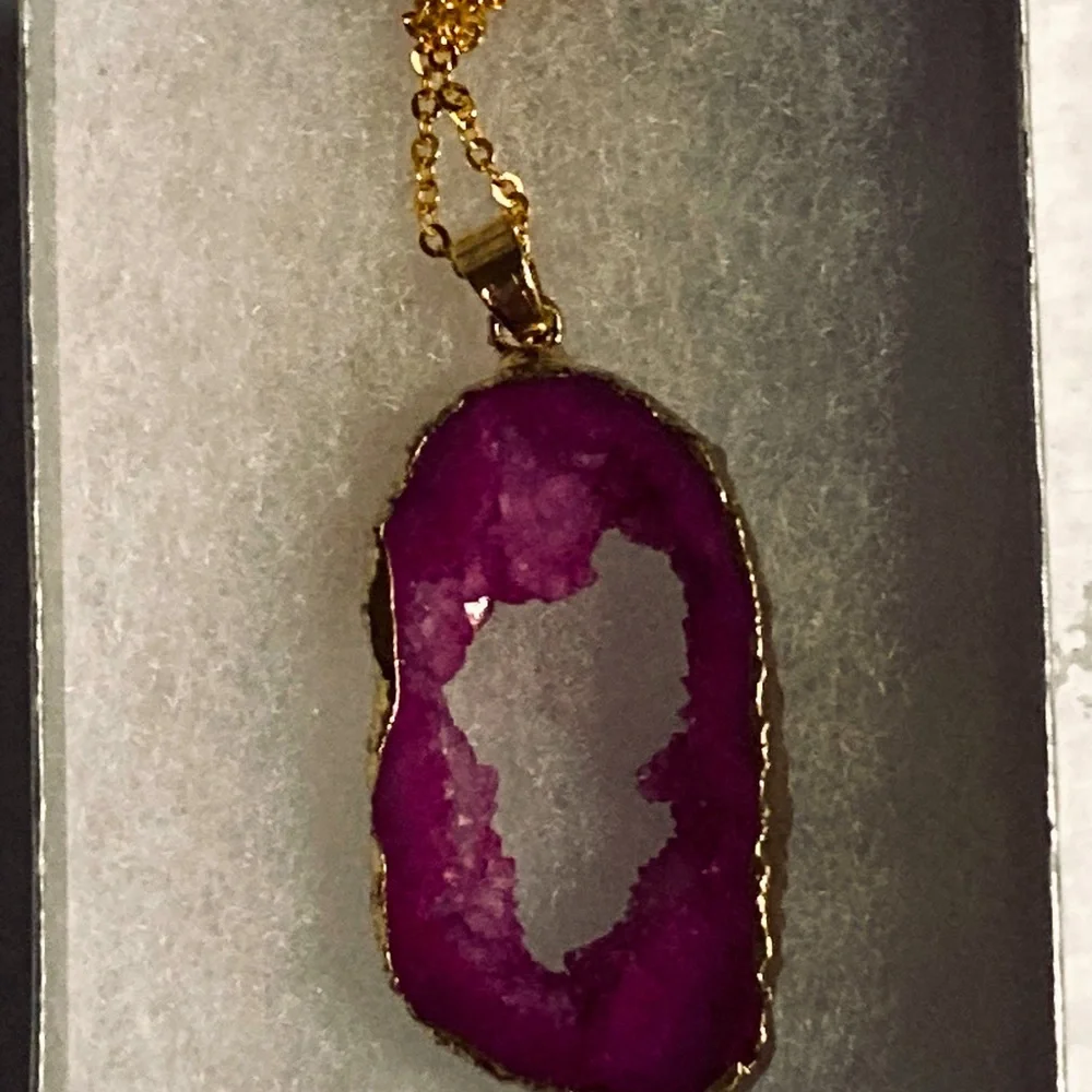 NEW Beautiful Faux Gold Wrapped Pink Geode - Picture 2 of 2